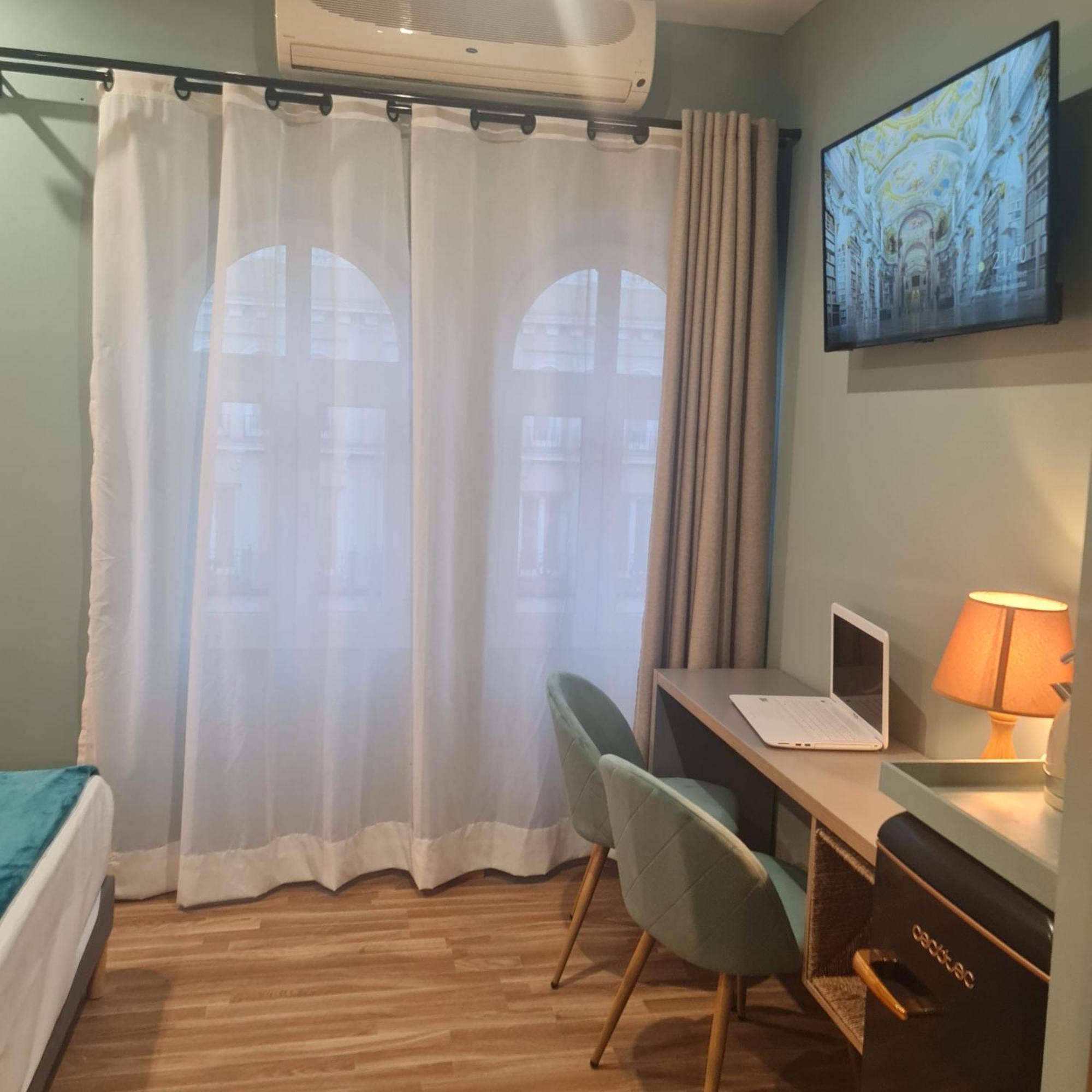 Luxury Green Hostal Madrid Gran Via Bagian luar foto