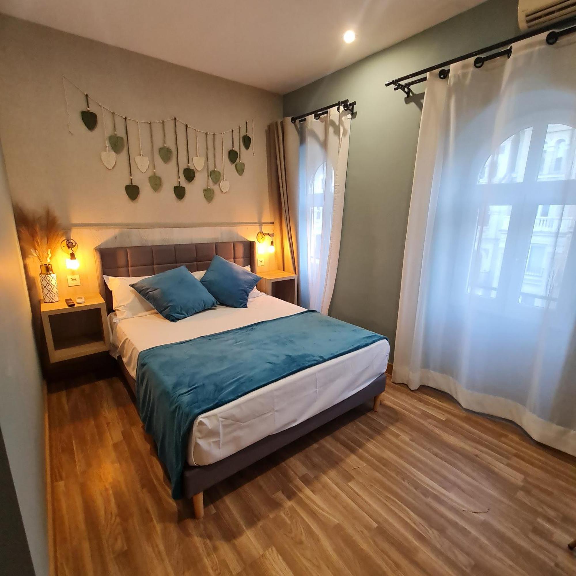Luxury Green Hostal Madrid Gran Via Bagian luar foto